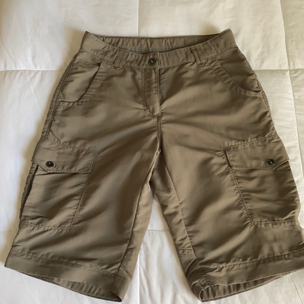 Hiking shorts convertible.